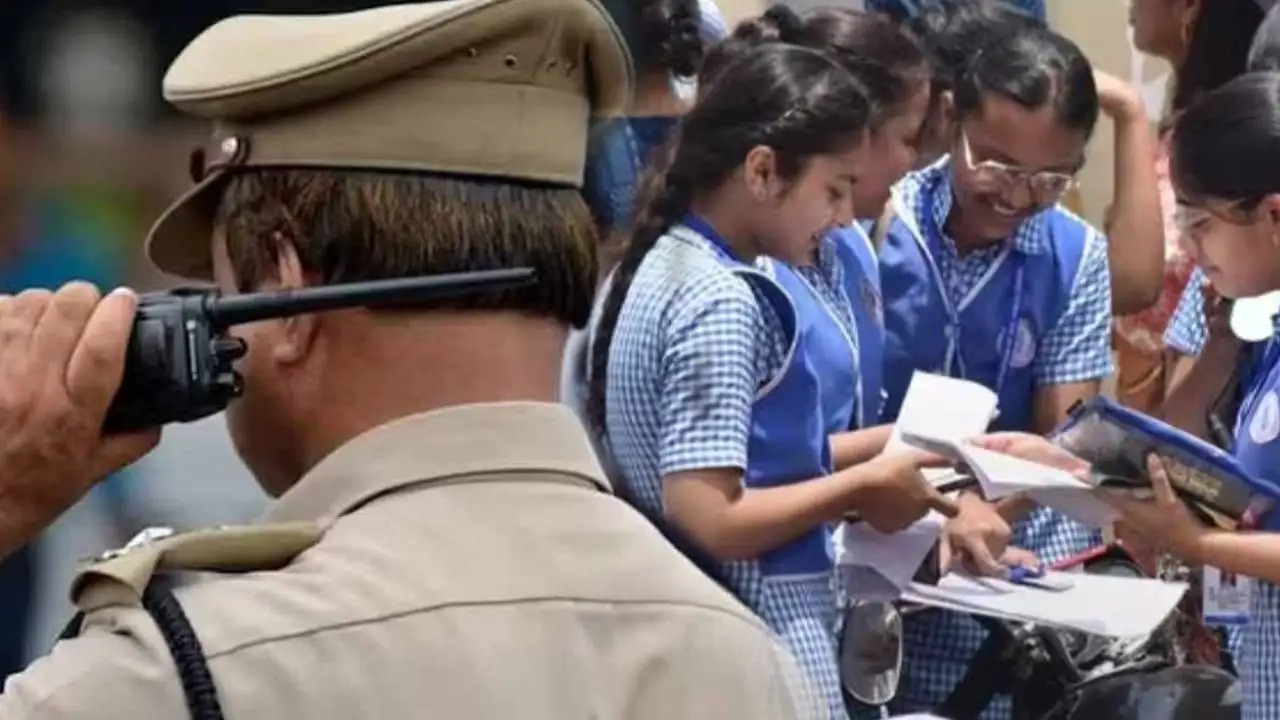 মাধ্যমিকের আগে পরীক্ষার্থীদের পাশে কলকাতা পুলিশ , চালু করা হল বিশেষ হেল্পলাইন