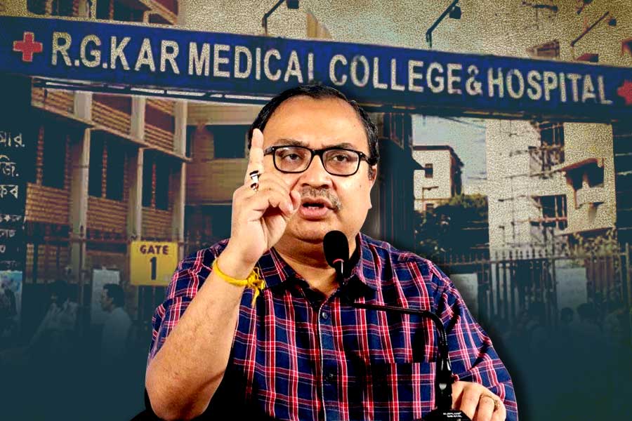 কুণাল ঘোষের মানহানি মামলায় বিপাকে অভয়ার বাবা, আদালতে হাজিরার নির্দেশ