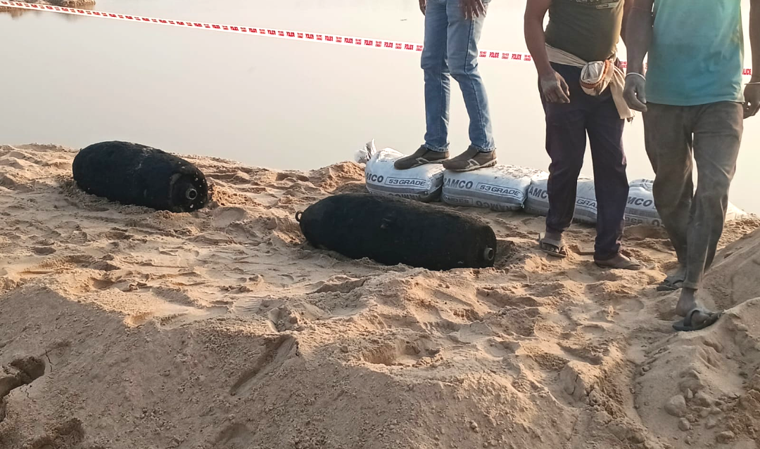 বাঁকুড়া দামোদর নদের চরে উদ্ধার দ্বিতীয় বিশ্বযুদ্ধের বোম , ফাটলেই শ্মশানে পরিণত হত ১৫ কিলোমিটার এলাকা