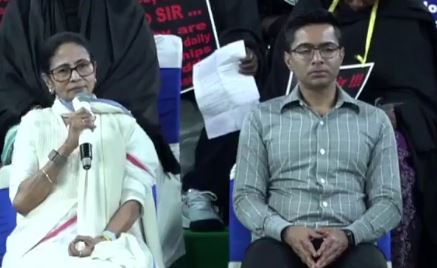 ভোটার তালিকায় মৃত , বাস্তবে জীবিত , দিল্লিতে ভূত দেখিয়ে নির্বাচন কমিশনের বিরুদ্ধে বিস্ফোরক মমতা