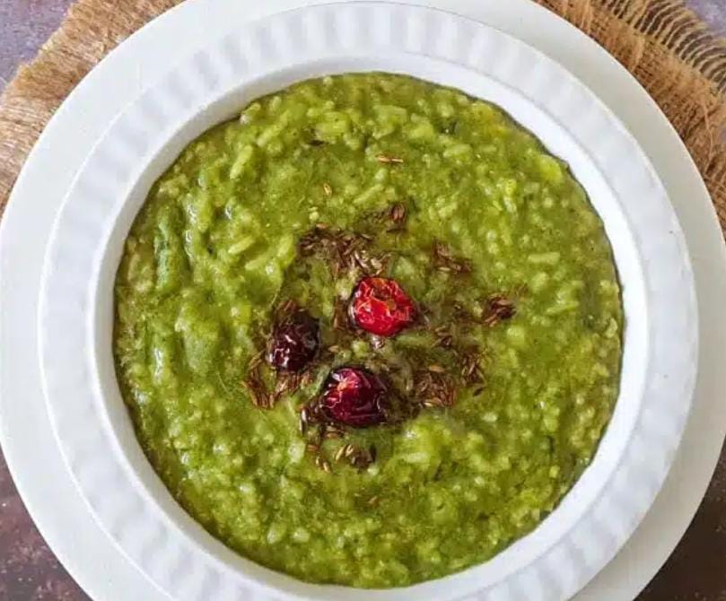 টিফিনে বানিয়ে ফেলুন গরম গরম পালং খিচুড়ি