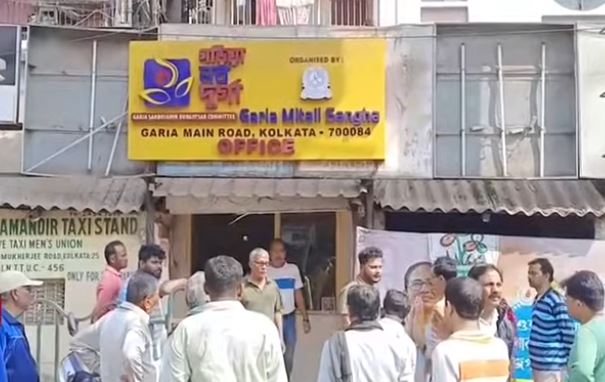 ব্যস্ত অফিস টাইমে পুজো কমিটির অফিসে তাণ্ডব , গড়িয়ায় ভাঙচুর–ছিনতাইয়ের অভিযোগ