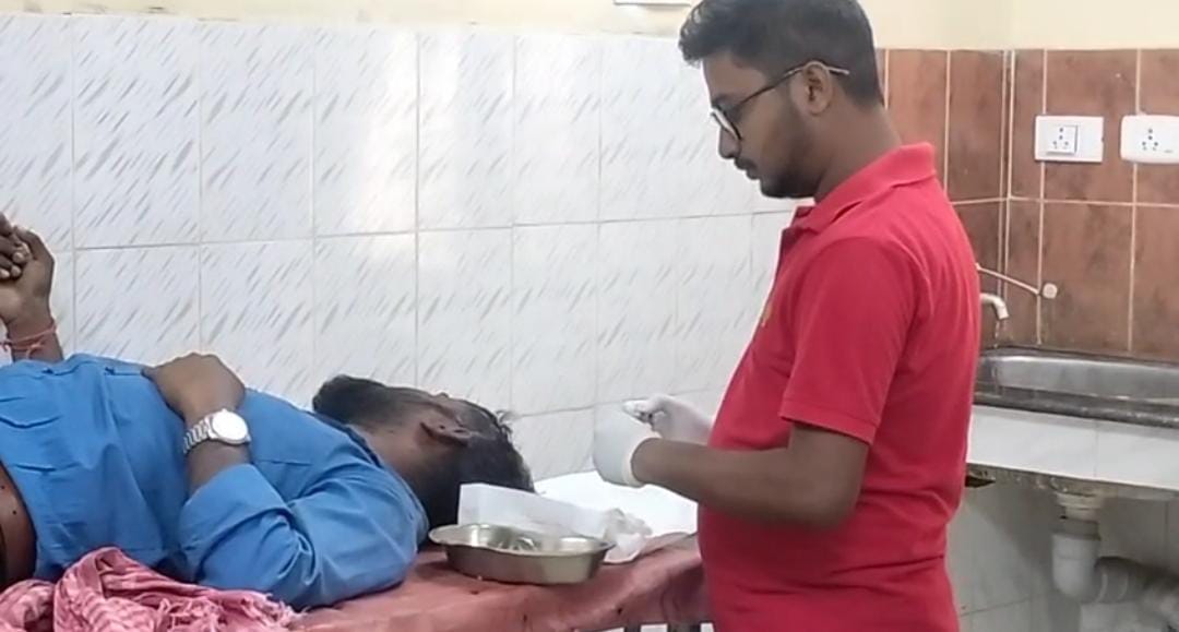 কিস্তির টাকা তুলতে গিয়ে গ্রাহকের সঙ্গে হাতাহাতি , রক্তাক্ত ফাইন্যান্স কর্মী