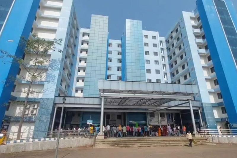 পুরুলিয়ার দেবেন মাহাতো মেডিক্যাল কলেজে র‍্যাগিংয়ের অভিযোগ , সাসপেন্ড দুই সিনিয়র পড়ুয়া