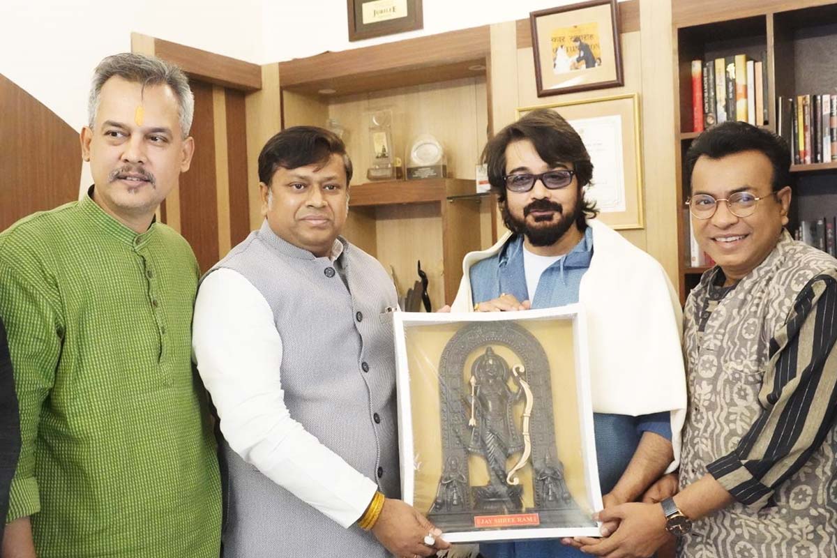 পদ্মশ্রী সম্মানে প্রসেনজিৎকে অভিনন্দন , বাড়িতে গিয়ে শুভেচ্ছা সুকান্ত মজুমদারের