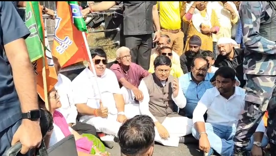 বৃদ্ধকে খুনের অভিযোগে গ্রেফতার কাউন্সিলর , চিড়িয়া মোড়ে বিজেপির বিক্ষোভে অগ্নিগর্ভ পরিস্থিতি