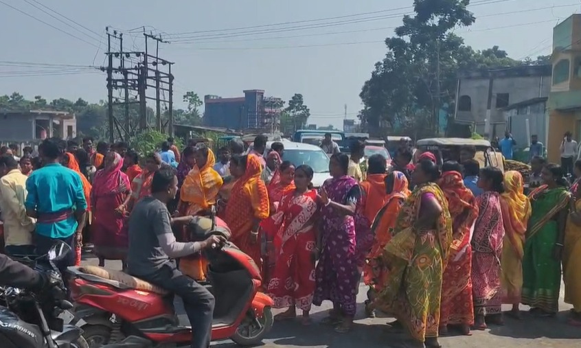 মদের দোকান বন্ধের দাবিতে বিক্ষোভ পূর্ব বর্ধমানে