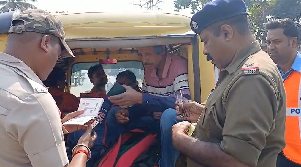 ভোটমুখী বাংলাদেশে অশান্তি, সীমান্ত এলাকাগুলিতে নাকা চেকিং