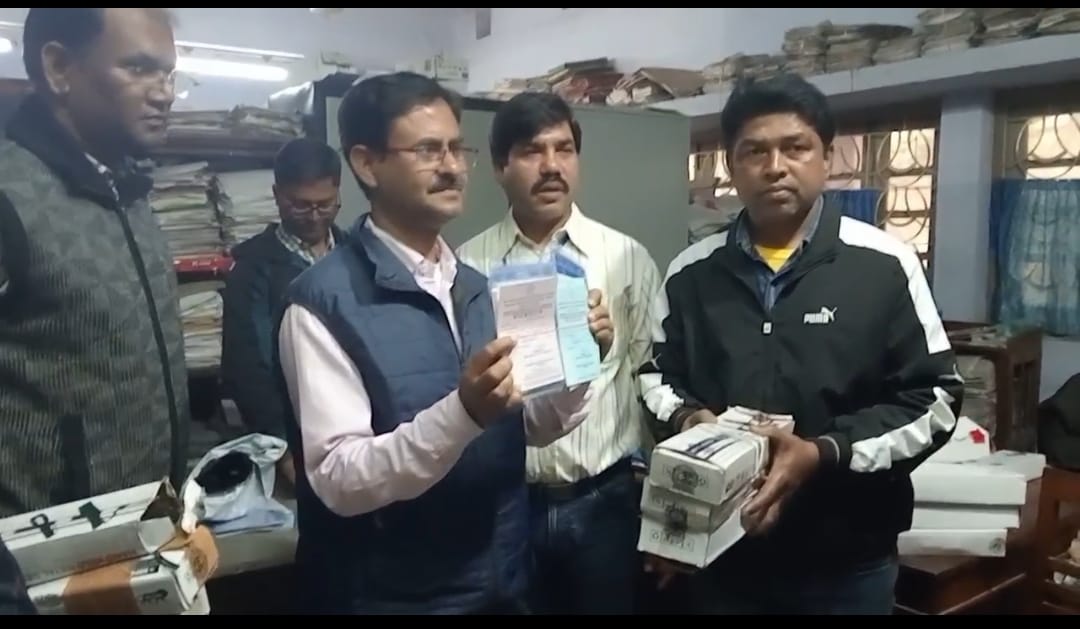 মোবাইল রুখতে কড়া পদক্ষেপ , পরীক্ষা কেন্দ্রে মেটাল ডিটেক্টর দিল পর্ষদ