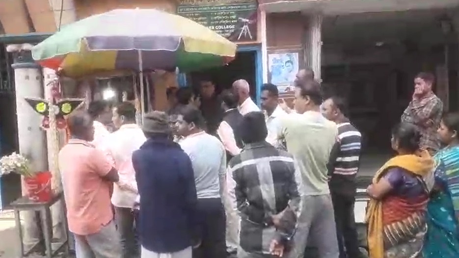 রাজ্যে শিল্প ধর্মঘটের প্রতিবাদ, রাস্তায় নামলেন তৃণমূল কাউন্সিলার