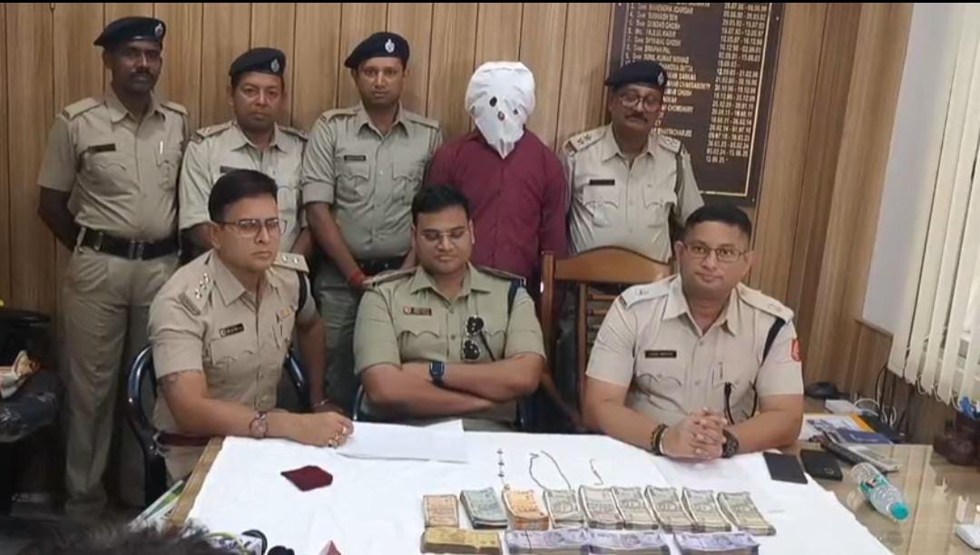 সাইকেলে রাখা ৪ লক্ষ টাকা সহ বিপুল গয়না , হুলুস্থূল কান্ড বারাসাতে