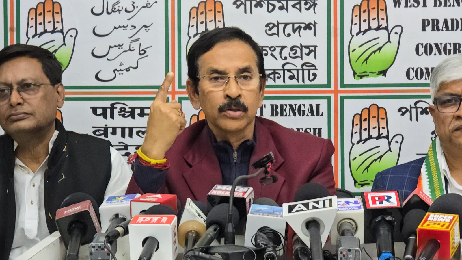 “মমতার আমলে সরকারি চাকরি ছিনিয়ে নেওয়া হচ্ছে”, বিস্ফোরক অভিযোগ শুভঙ্কর সরকারের