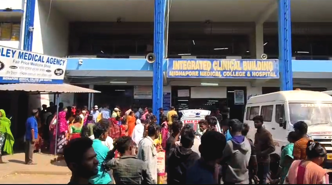 ধুঁকতে ধুঁকতে বেডেই মারা গেল বিষ খাওয়া ছাত্রী , চিকিৎসা না করে বসে সুন্দরী মেয়েদের নাচের রীলস দেখলেন ডাক্তার