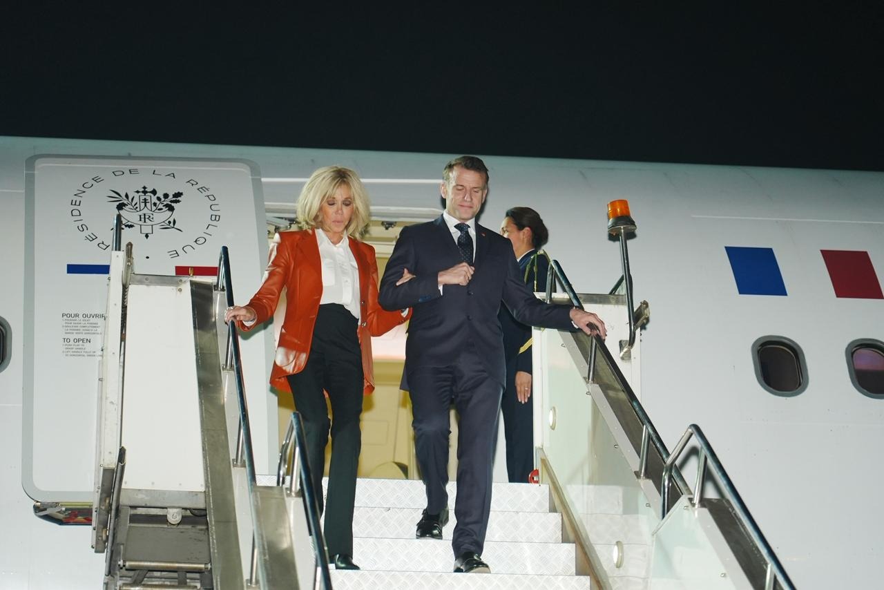৩ দিনের ভারত সফরে সস্ত্রীক ফরাসি প্রেসিডেন্ট ম্যাক্রোঁ