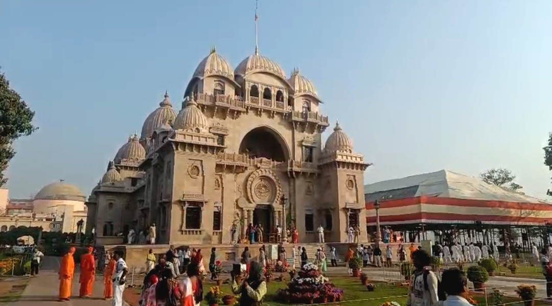 রামকৃষ্ণ দেবের ১৯১তম জন্মতিথি , বেলুড় মঠে ভক্তদের ভিড়