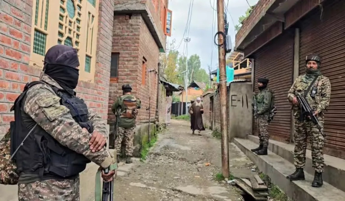 রমজানের চাঁদায় আর্থিক সাহায্য জঙ্গিদের! ভূস্বর্গে অভিযানে যৌথ বাহিনী