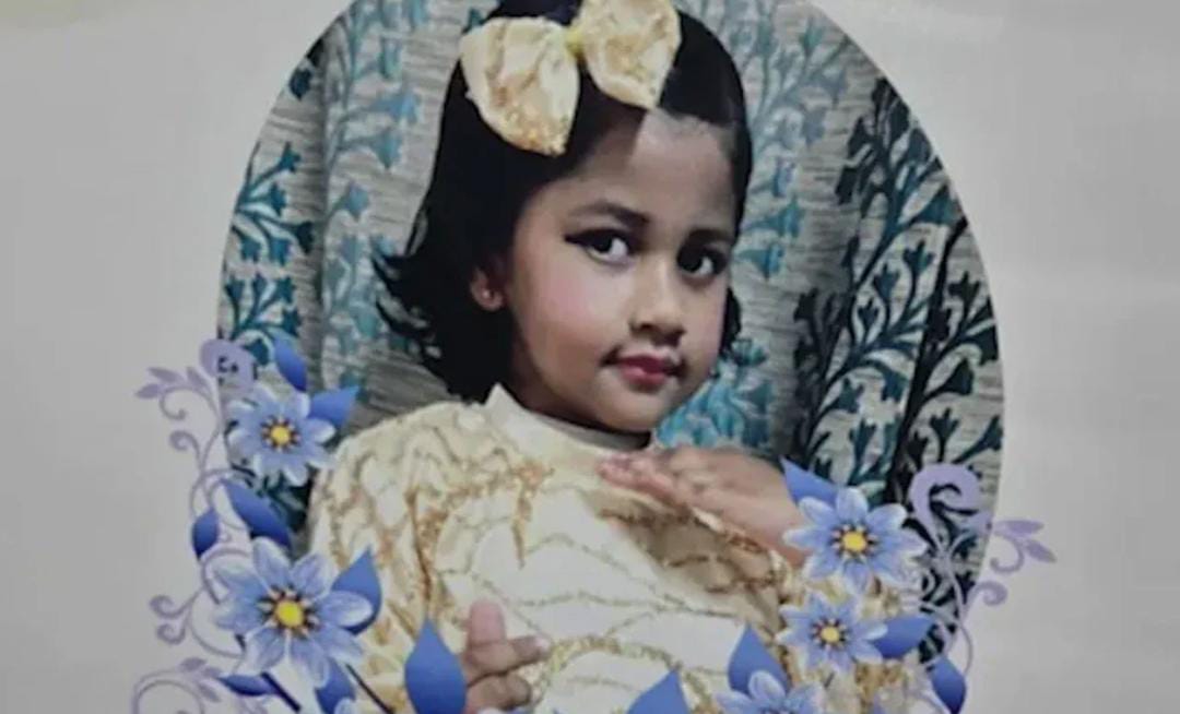 টোটো উল্টে গুরুতর আহত  , দেখেও অন্ধ নিষ্ঠুর জনতা , মৃত্যু  শিশুকন্যার