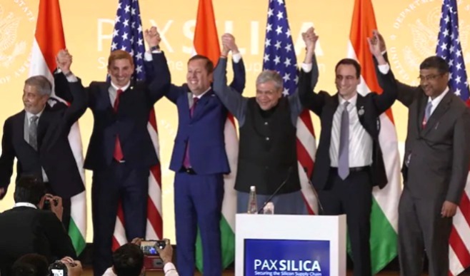 এআই সামিটে ‘প্যাক্স সিলিকা’ ঘোষণাপত্রে সই, আমেরিকার নেতৃত্বাধীন জোটে যুক্ত ভারত