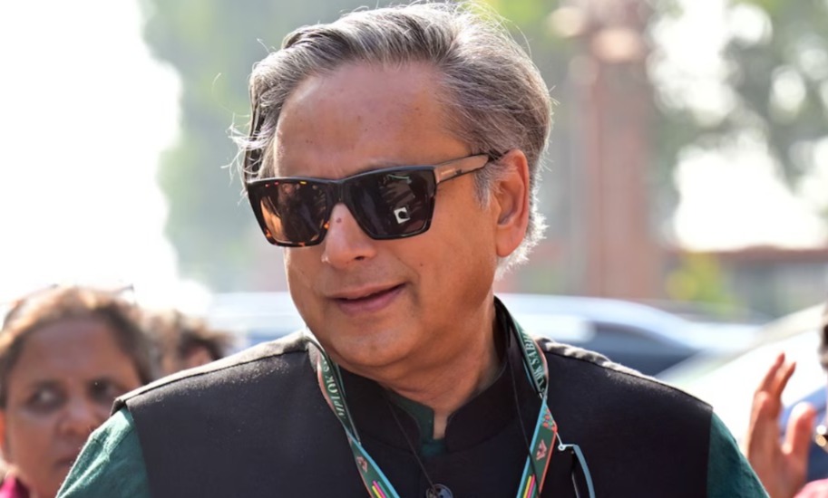 এআই সামিটের সমালোচনা করেছিলেন রাহুল, উল্টো সুর থারুর গলায়