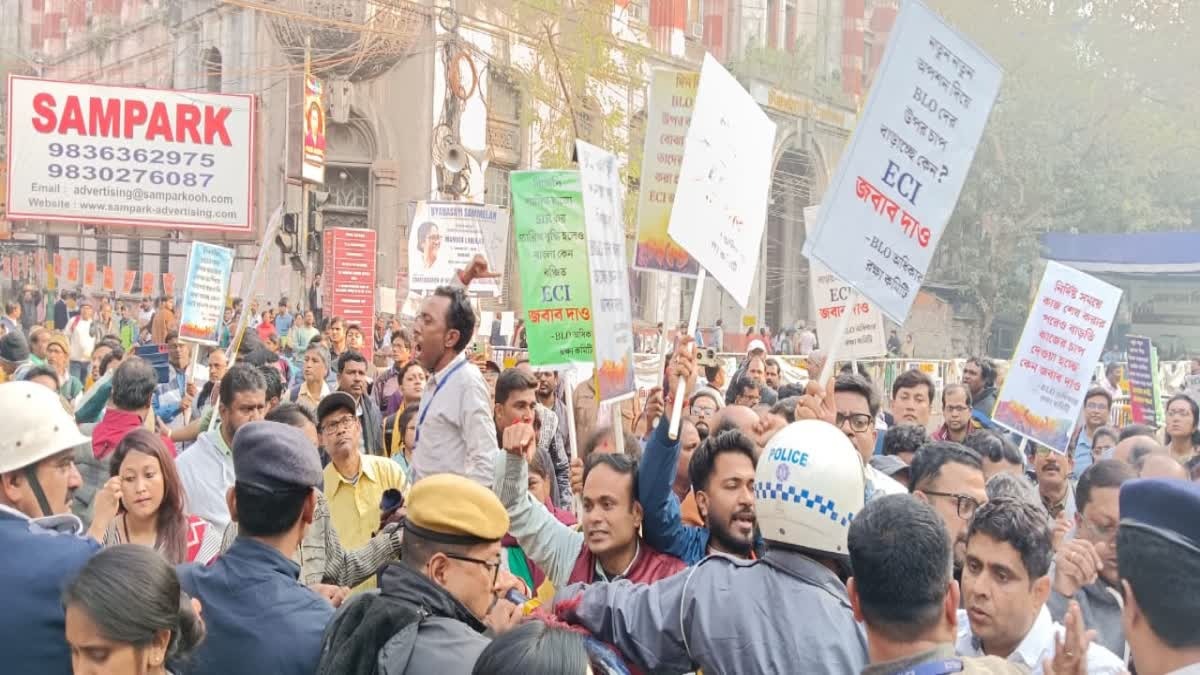 ফের সিইও দফতর ঘেরাও BLO-দের , পুলিশের সঙ্গে ধস্তাধস্তিতে  উত্তাল পরিস্থিতি