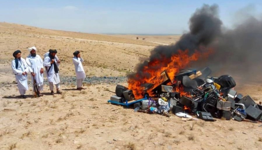 সঙ্গীতচর্চা নিষিদ্ধ আফগানিস্তানে, প্রাণ ভয়ে পালাচ্ছেন শিল্পীরা