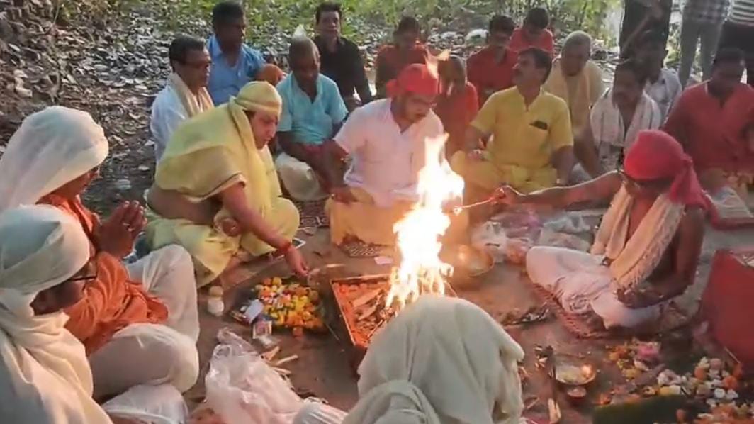 রামমন্দিরের ভিত্তিস্থাপনের মাটি আনতে অযোধ্যা পাড়ি , জগদ্ধাত্রীর আশীর্বাদ নিয়ে শুভ সূচনা প্রাক্তন বিধায়কের