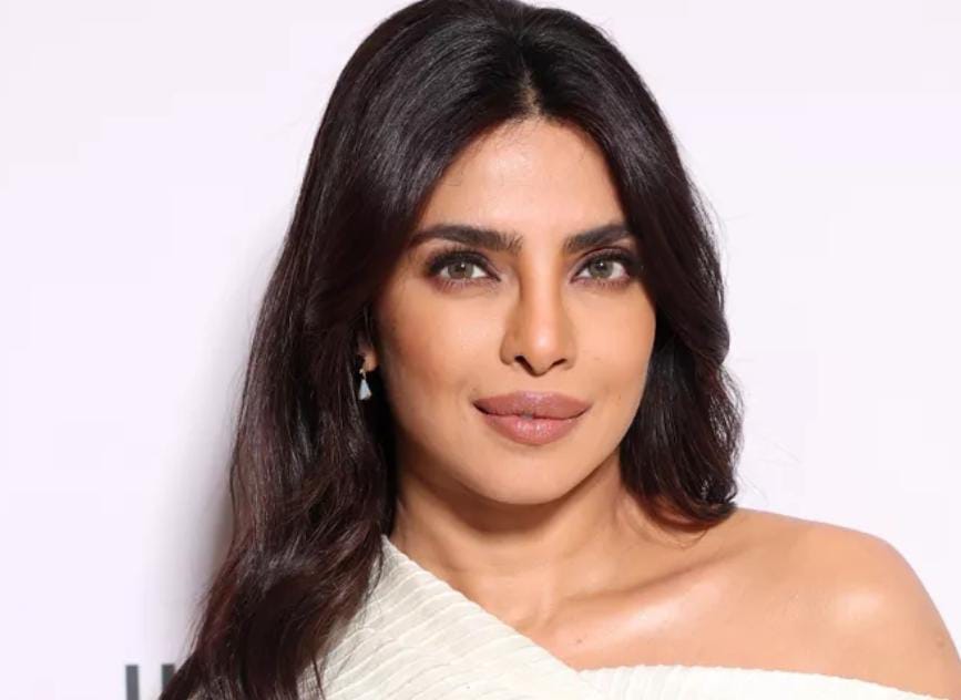 কোণঠাসা হয়ে গেছি বুঝতে পারলাম , বলিউড ত্যাগের প্রসঙ্গে বিস্ফোরক প্রিয়াঙ্কা চোপড়া