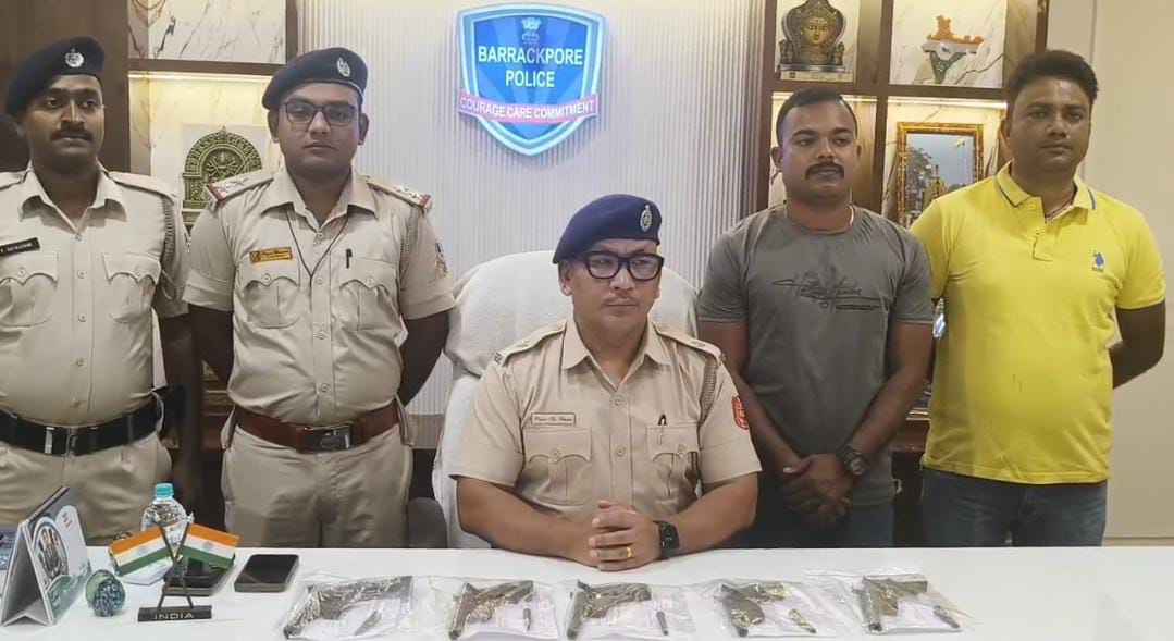 সন্দেহের বশে দফায় দফায় হেফাজতে দুষ্কৃতী , ভোটের মুখে ভাটপাড়ায় উদ্ধার ৯ টি আগ্নেয়াস্ত্র