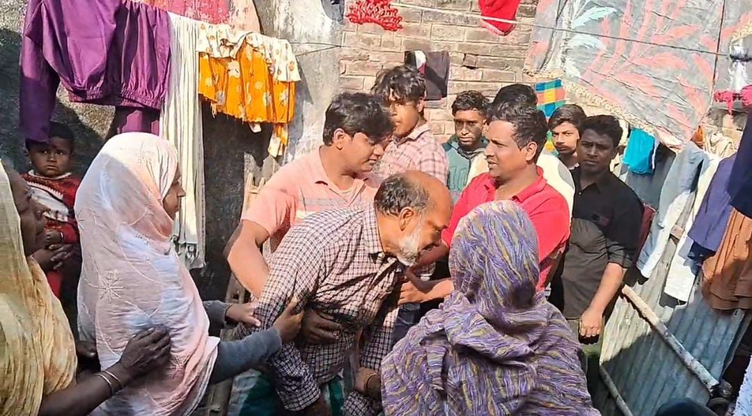 জঙ্গি সন্দেহে কলকাতা থেকে গ্রেফতার উমর , ফাঁসানো হয়েছে বলে দাবি গোটা পরিবারের