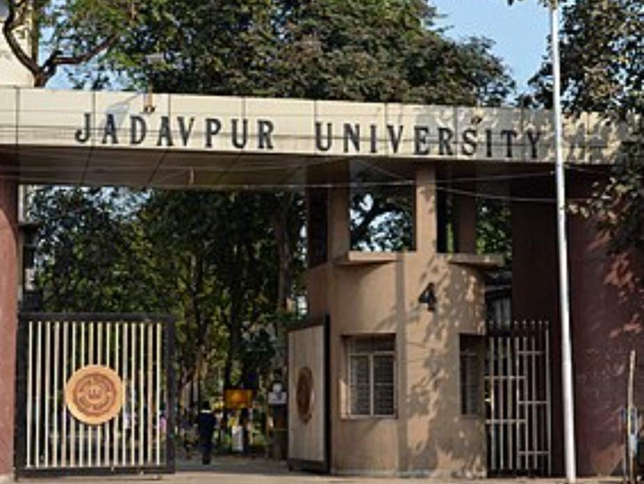 ছাত্র সংঘর্ষের মাঝে আহত ২ অধ্যাপক , তদন্ত কমিটি গঠনের নির্দেশ যাদবপুর বিশ্ববিদ্যালয়ের