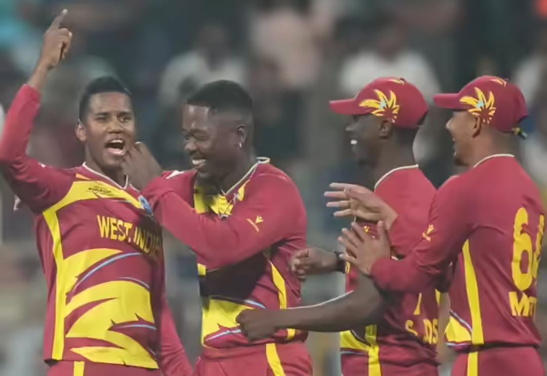 টি টোয়েন্টি বিশ্বকাপ , ক্যারিবিয়ানদের মারকাটারি ব্যাটিংয়ে নতজানু জিম্বাবোয়ে , বড় জয় ওয়েস্ট ইন্ডিজের