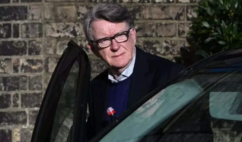 এপস্টিনের সঙ্গে ঘনিষ্ঠতা, গ্রেফতার ব্রিটেনের প্রাক্তন রাষ্ট্রদূত