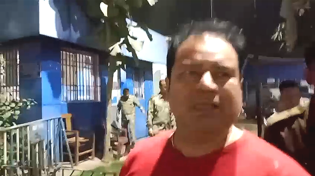 মদ খেয়ে স্ত্রীকে কুপিয়ে মারল স্বামী , অভিযুক্তকে পাকড়াও করল পুলিশ