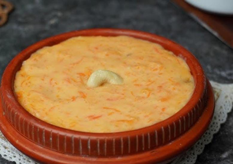 ছুটির দিনে শেষপাতে হয়ে যাক গাজরের ফিরনি