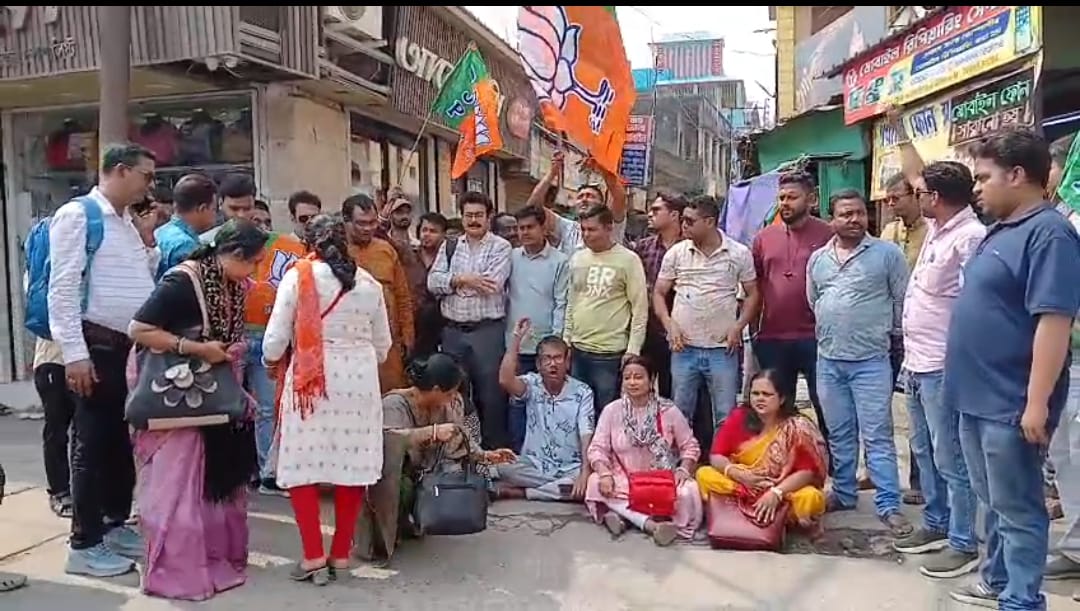 আদালতের নির্দেশেও অনড় বিজেপি , কৃষ্ণনগরে দলীয় কার্যালয় উচ্ছেদ ঘিরে রণক্ষেত্র পরিস্থিতি