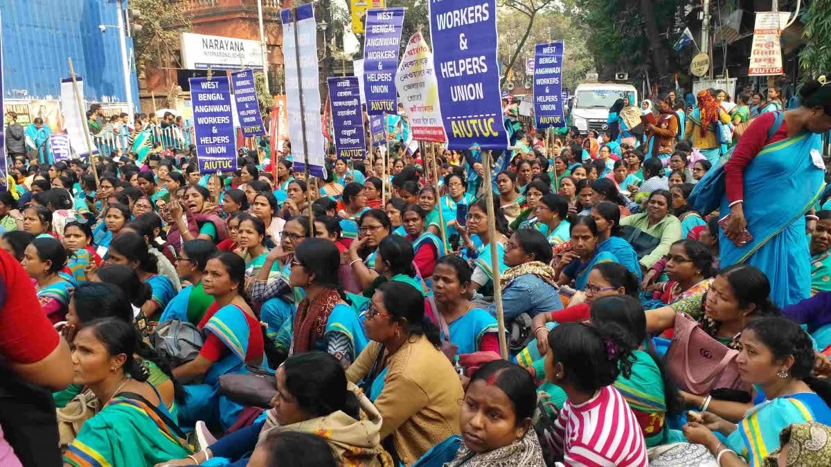 হাইকোর্টের নির্দেশ সত্ত্বেও নিয়োগে ঢিলেমি , ICDS কর্মীদের বিকাশ ভবন অভিযান ঘিরে উত্তপ্ত রাজপথ