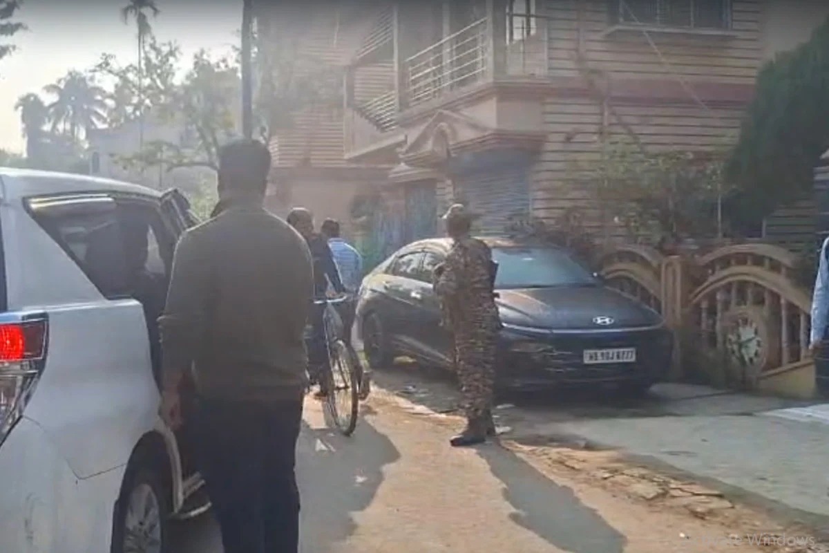 সাতসকালে আয়কর হানা চাকদহে , ব্যবসায়ীর বাড়িতে তল্লাশি অভিযান