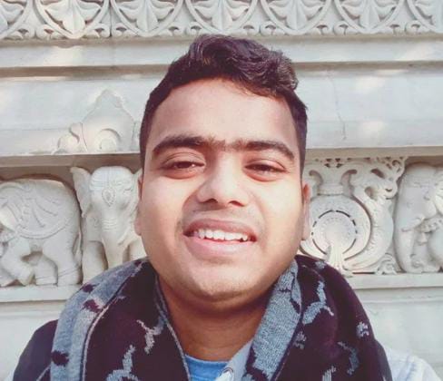 বন্ধ ঘর থেকে উদ্ধার পচাগলা দেহ , ডাক্তারি পড়ুয়ার রহস্যমৃত্যুতে ব্যাপক চাঞ্চল্য কল্যাণীতে