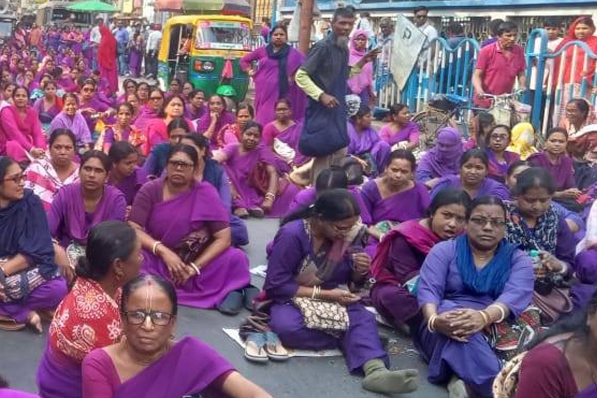 বেতন বৃদ্ধির দাবিতে ফের পথে আশাকর্মীরা , স্বাস্থ্য ভবন অভিযান ঘিরে উত্তাল রাজপথ