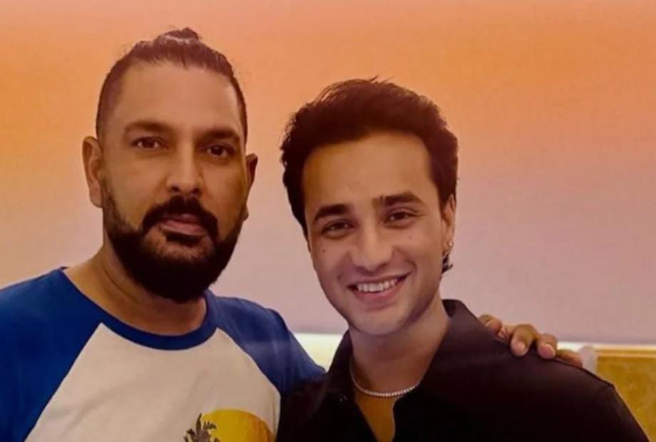 ছাত্রকে স্যর সম্বোধন , অভিষেকের প্রত্যাবর্তনে খুশি যুবরাজ