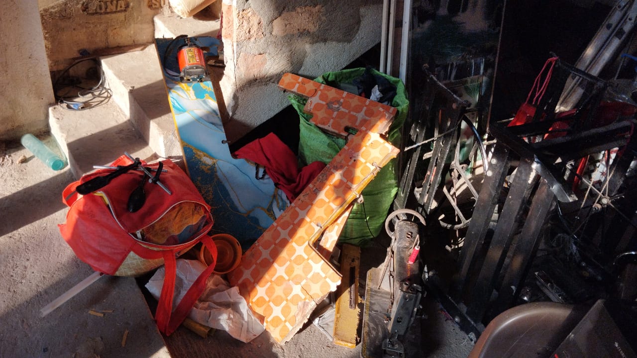 পাশের বিল্ডিংয়ের পাঁচিল ভেঙে ক্ষতিগ্রস্ত দোকান , মাথায় হাত দারিদ্র্য যুবকের