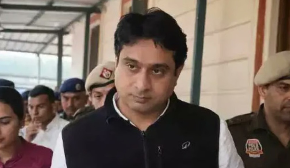 মাঝরাতে শুনানি, জামিন মঞ্জুর AI সামিটে খালি গায়ে বিক্ষোভে ধৃত যুব কংগ্রেসের সভাপতির