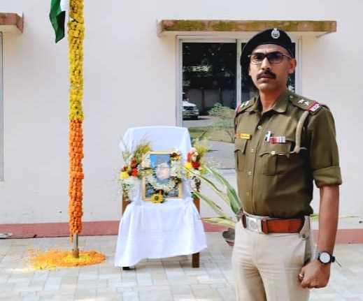 বগুলা পুলিশ ফাঁড়ির সাব-ইন্সপেক্টরের ঝুলন্ত দেহ উদ্ধার , হাঁসখালিতে তীব্র চাঞ্চল্য