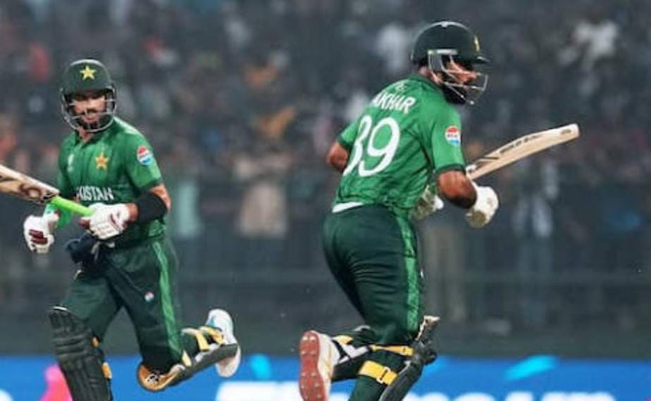 টি টোয়েন্টি বিশ্বকাপ , ফারহান ফখর তাণ্ডব , নিজেদের বাঁচাতে শ্রীলঙ্কাকে ২১৩ রানের লক্ষ্যমাত্রা পাকিস্তানের