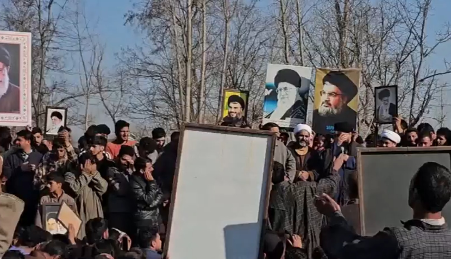 ইজরায়েলি হামলায় মৃত্যু খামেনেইয়ের, প্রতিবাদে উত্তাল কাশ্মীর