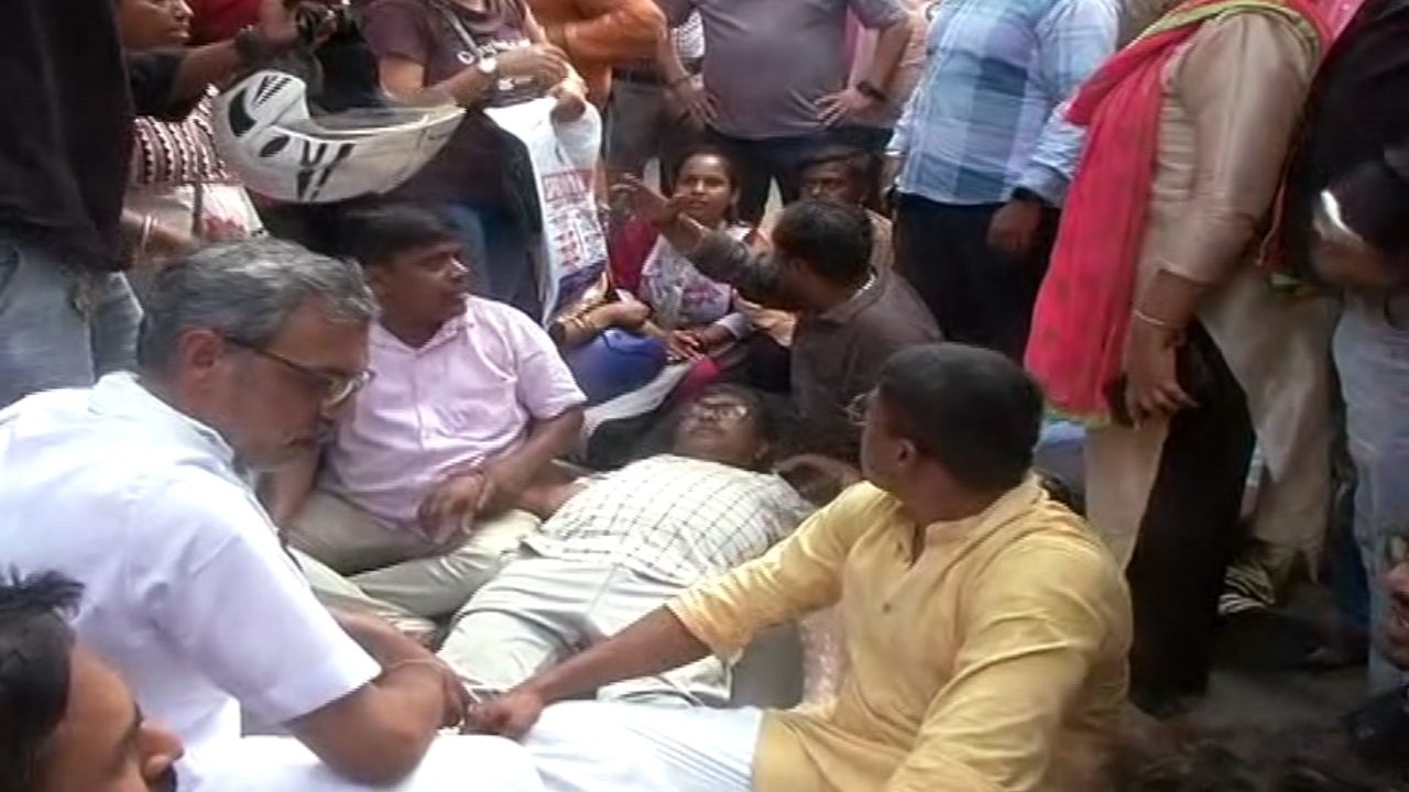 ভোটের আবহে দেওয়াল লিখন ঘিরে সংঘাত , তৃণমূল - বিজেপি সংঘর্ষে রণক্ষেত্র নেতাজিনগর