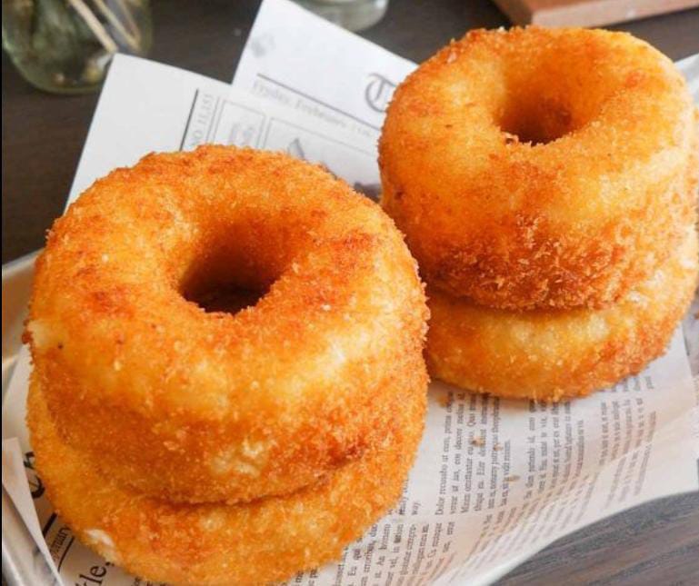 আলু দিয়ে বানিয়ে ফেলুন মুচমুচে পটেটো ডোনাট