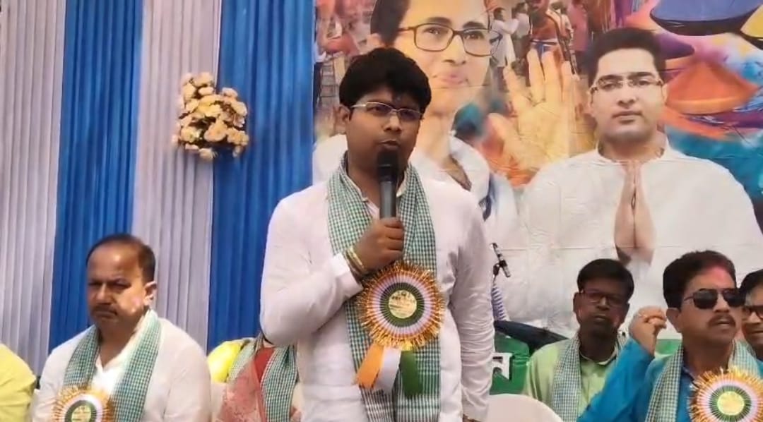 বস্তায় বেঁধে বাইরে ফেলে আসবো , বিজেপিকে রক্ত জল করা হুঁশিয়ারি তৃণমূল বিধায়কের