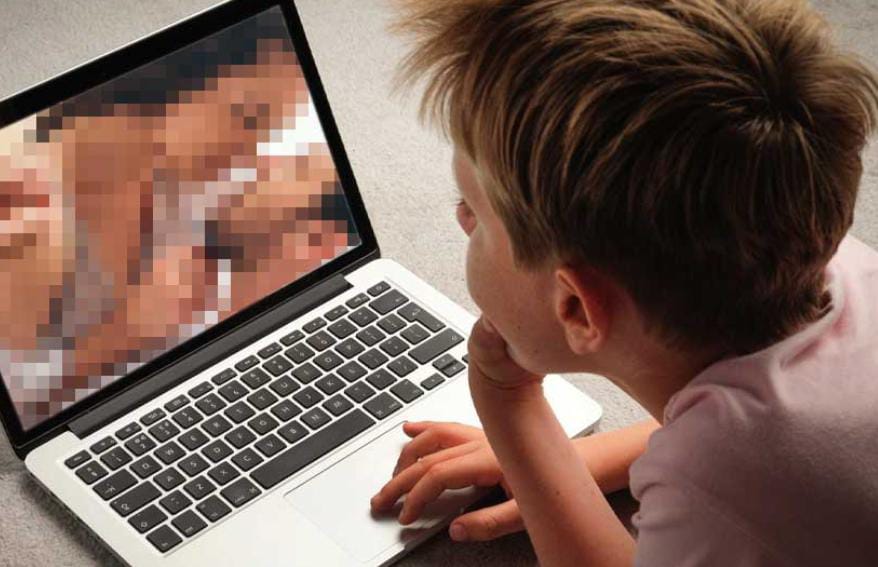 বাস্তব জীবনের যৌনতার খিদে স্ক্রিনে মেটানোর চেষ্টা , অজান্তেই প*গ্রাফির ক্ষতিগুলো জেনে নিন