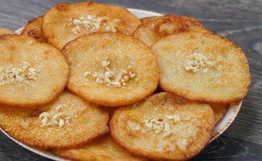 ভিন্ন স্বাদের মিষ্টি খেতে বানিয়ে ফেলুন দইয়ের মালপোয়া